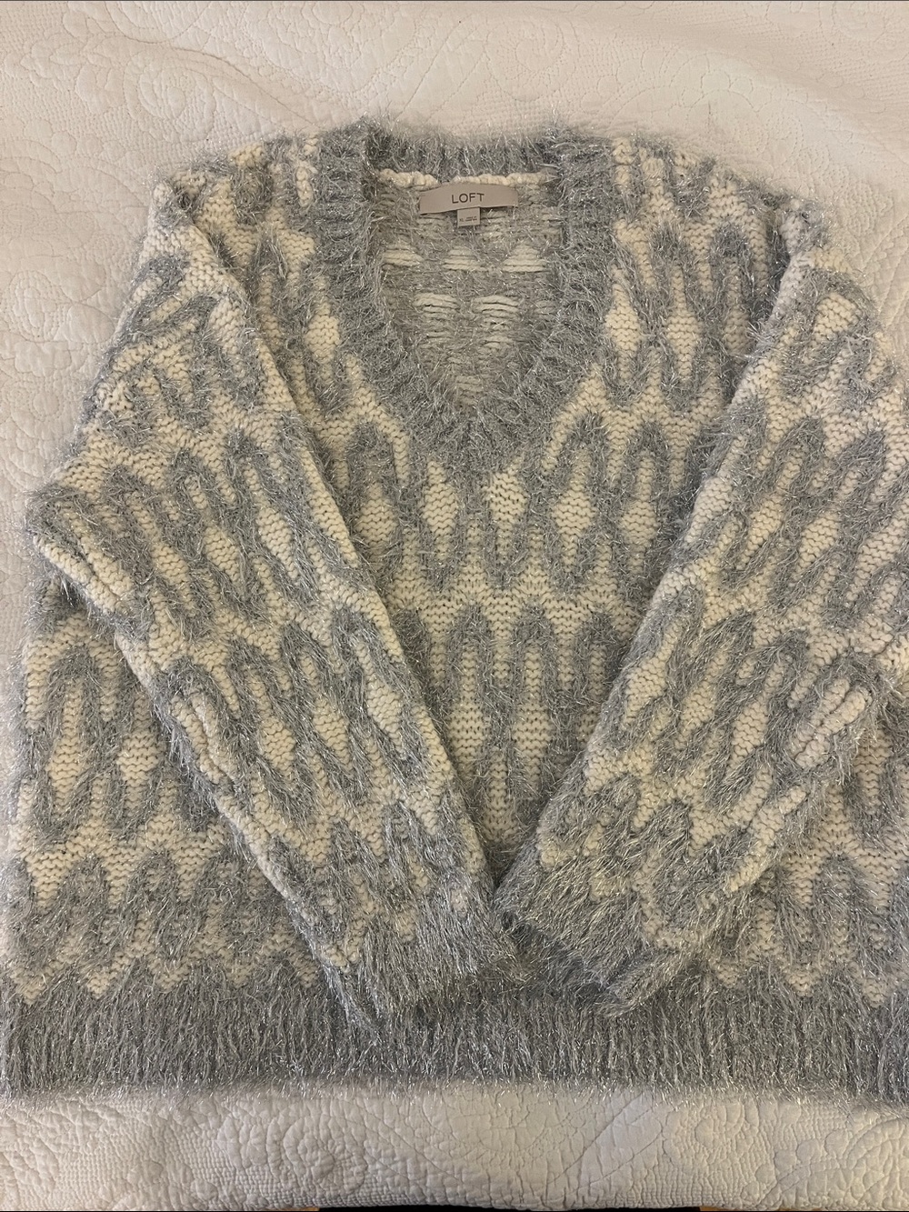 LOFT Soft Grey and Cream Textured V-Neck Sweater XL